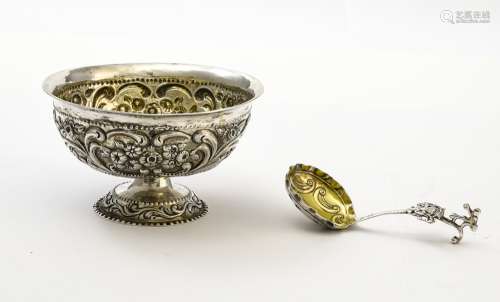 Footed bowl with silver spoon LIKELY 18TH CENTURY Silver wit...