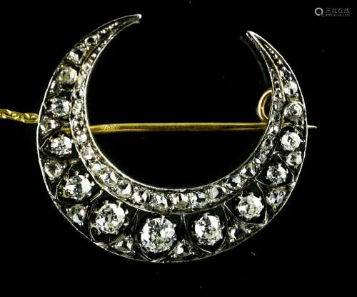 Crescent moon brooch White gold on 18 kt rose gold, set with...
