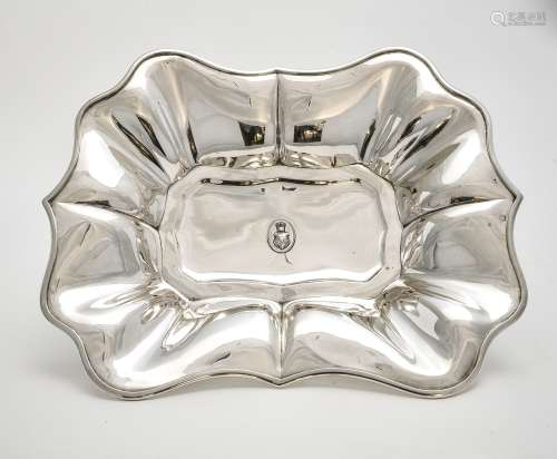 Fruit bowl VIENNA, MID-19TH CENTURY Silver, adorned with coa...