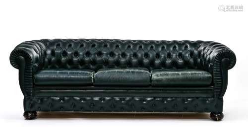 Chesterfield parlour set 20TH CENTURY WORK Composed of a sof...