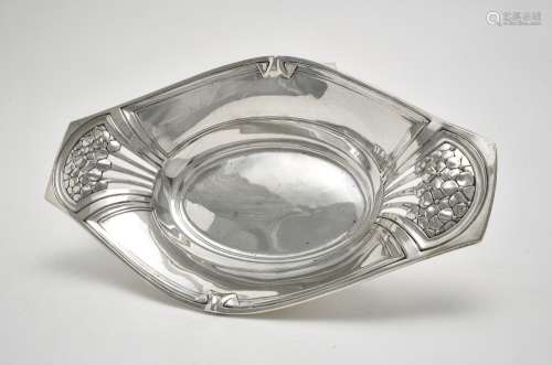 Fruit bowl BERLIN, CA. 1900 silver with Jugendstil floral dŽ...