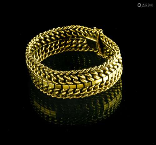 Articulated bracelet 18 kt yellow gold Three chain links nee...