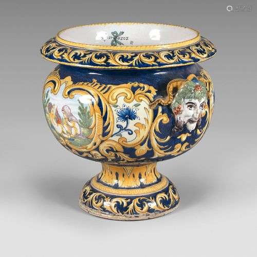 Grand cache-pot en forme de vase Médicis à décor historié de...