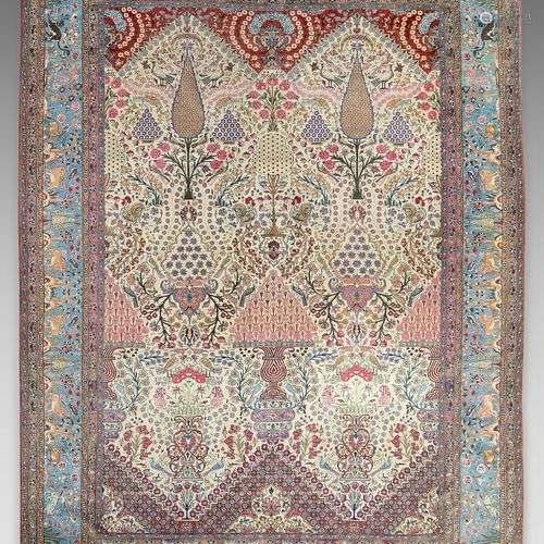 Tapis en laine orné de trois vases fleuris, cyprès, rosiers,...