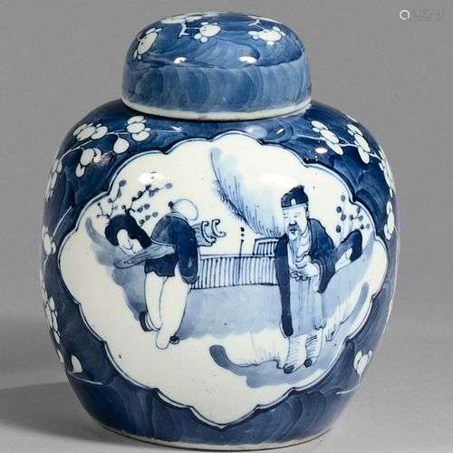 Petite potiche couverte en porcelaine de Chine à décor bleu ...