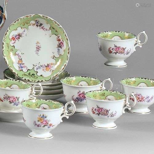 Six tasses et sous-tasses en porcelaine ornée de fleurs poly...