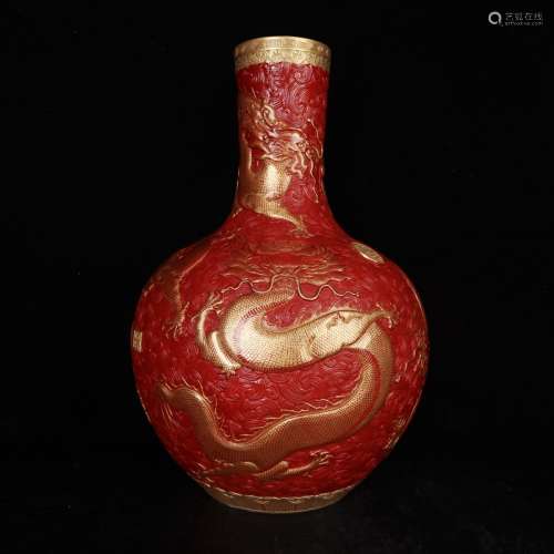 清 乾隆矾红鎏金浮雕云龙纹天球瓶