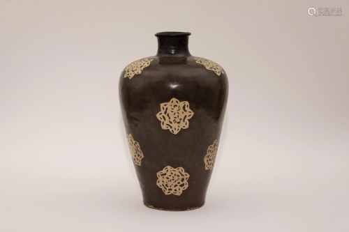 A Jizhou Carved Black-Glaze Meiping Vase