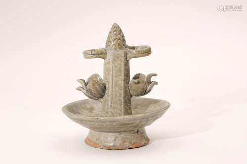 An Yue Celadon Pagoda-Shaped Oil Lamp