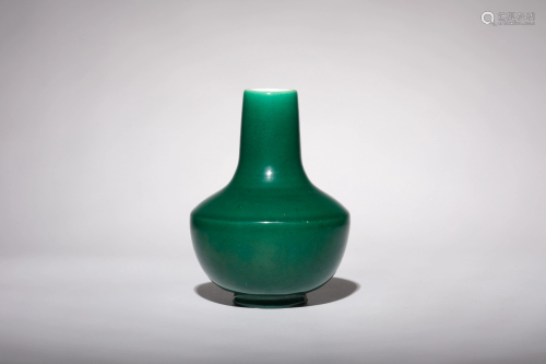 A Green-Glaze Ge Vase with Qianlong Mark
