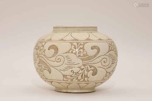 A Cizhou Ware Carved Floral Jar