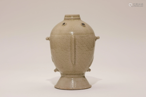 An Yue Ware Fish-Formed Vase