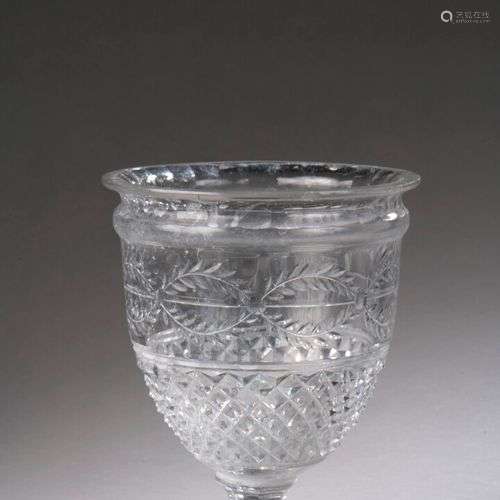 BACCARAT Vase en cristal taillé