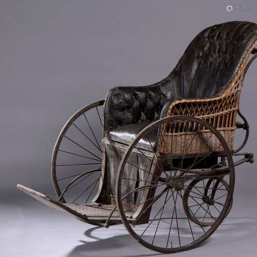 FAUTEUIL ROULANT XIXe siècle.