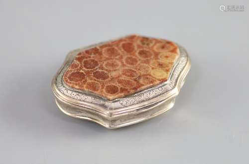 A George III silver snuff box with inset 'fossilised' agate ...