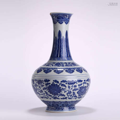 A Blue And White Interlocking Lotus Bottle Vase