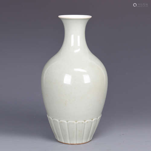 A Celadon-Glazed Phoenix-Tail Vase