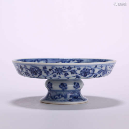 A Blue And White Interlocking Lotus Cup Stand