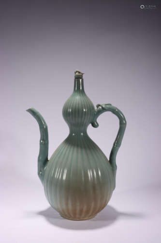 A GAOLI PORCELAIN MELON-FORM EWER