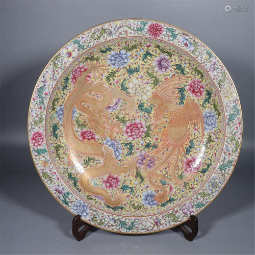 A FAMILLE ROSE GILT-DECORATED DRAGON AND PHOENIX DISH