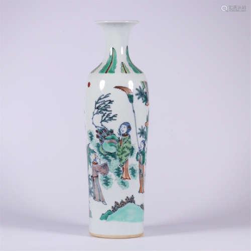 A DOUCAI LADY WILLOW-SHAPED VASE