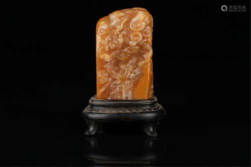 A TIANHUANG STONE RECTANGULAR SEAL WITH STAND