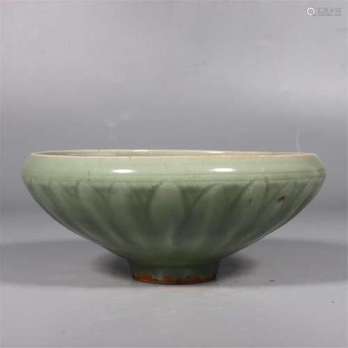 A YAOZHOU KILN LOTUS-PETAL-FORM BOWL