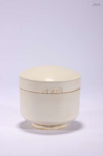 A DING WARE WHITE-GLAZED JAR AND COVER