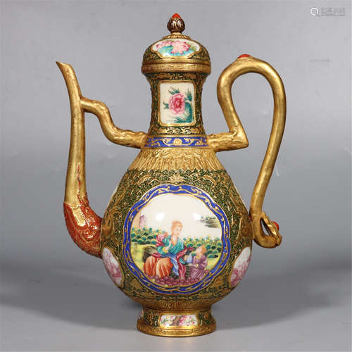 A GILT-DECORATED FAMILLE ROSE WESTERN FIGURE  EWER AND COVER