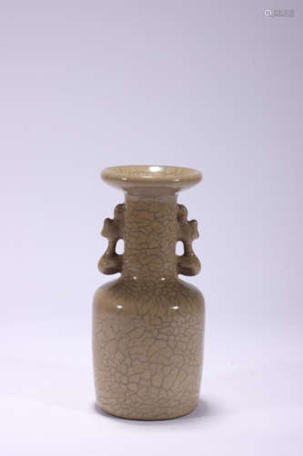 A GE TYPE DOUBLE-EARED MALLET-FORM VASE