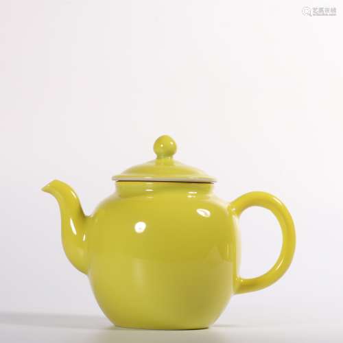 清雍正
黄釉茶壶
