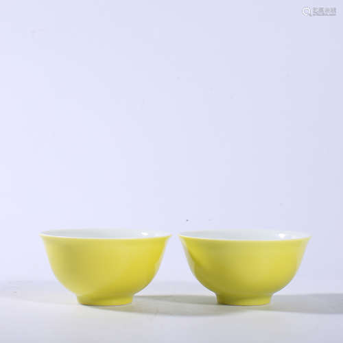 A pair of lemon yellow glazed cups in Yongzheng of Qing Dyna...