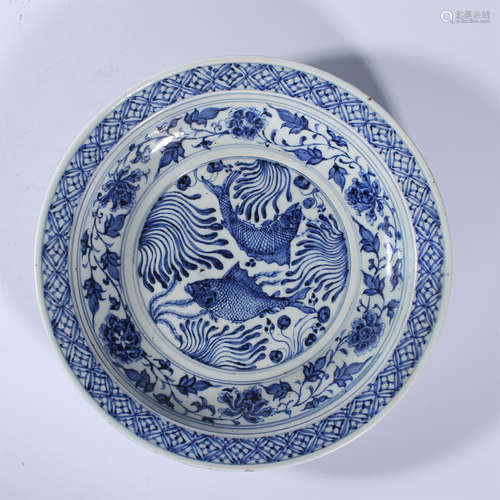 Blue and white fish algae pattern plate of Yuan Dynasty