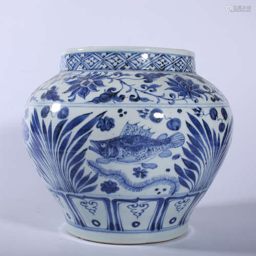 Blue and white fish and algae shaped jar of Yuan Dynasty