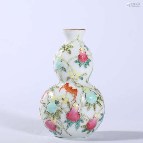 Qing Dynasty Qianlong pink snuff bottle