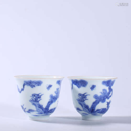 A pair of Qing Dynasty Qianlong blue and white cups