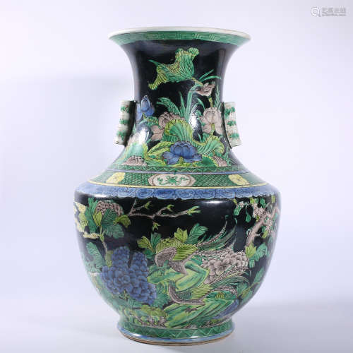 Qing Dynasty Kangxi pastel vase with flower pattern