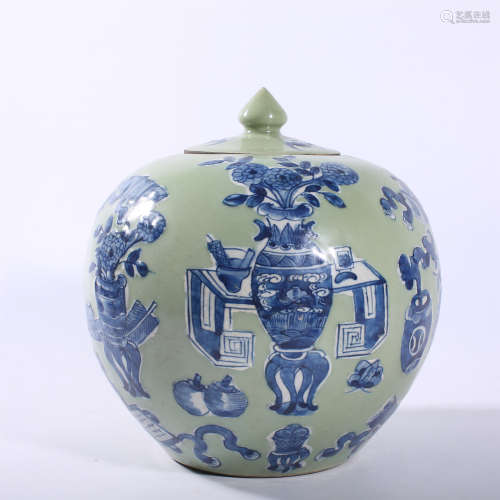 Qing Dynasty blue and white covered jar with blue glaze