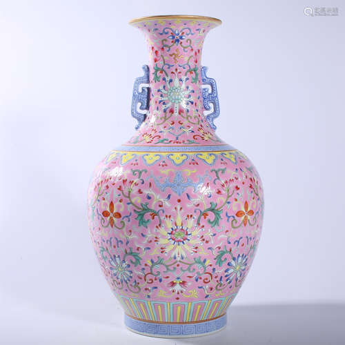 Qing Dynasty Qianlong pastel vase with lotus pattern