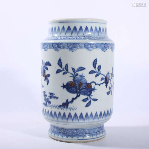 Blue and white underglaze red pot in Qing Dynasty