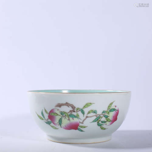 Qianlong powder bowl in Qing Dynasty