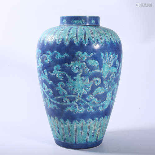 Peacock blue glazed bottle in Ming Dynasty