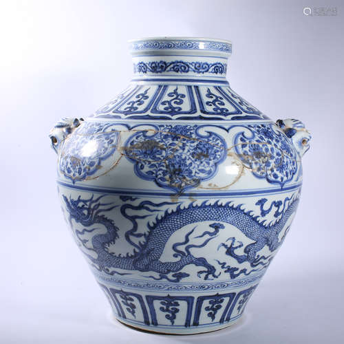 Blue and white dragon shaped jar of Yuan Dynasty