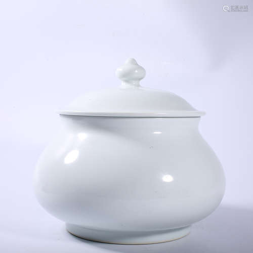 White glaze jar in Ming Dynasty