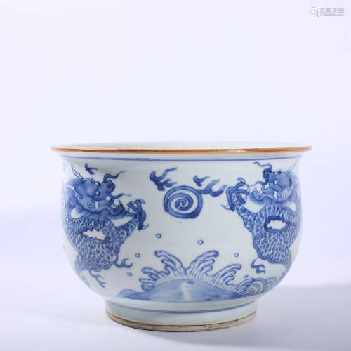 Blue and white bowl with dragon pattern in Qing Dynasty