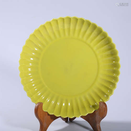 Chrysanthemum petal plate with lemon yellow glaze in Yongzhe...