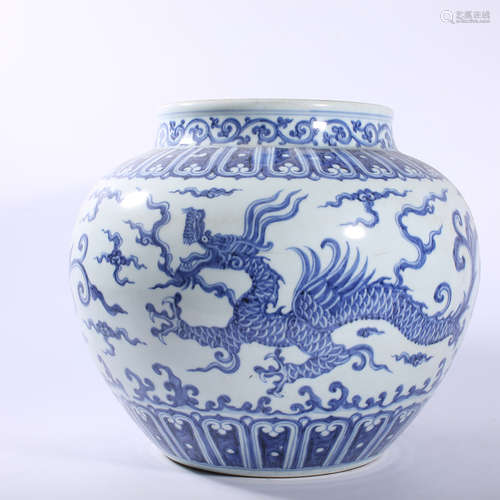 The dragon pattern jar with blue and white flowers in Ming D...