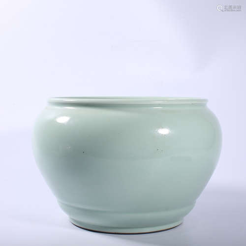 Qing Dynasty Yongzheng blue glazed pot