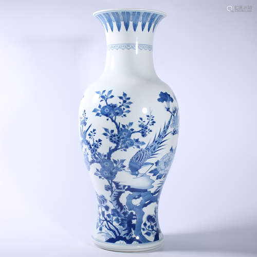 Qing Dynasty Kangxi blue and white flower and bird vase