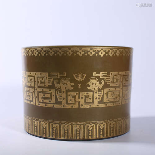 The gold colored pen holder of the tea end glaze in Qianlong...